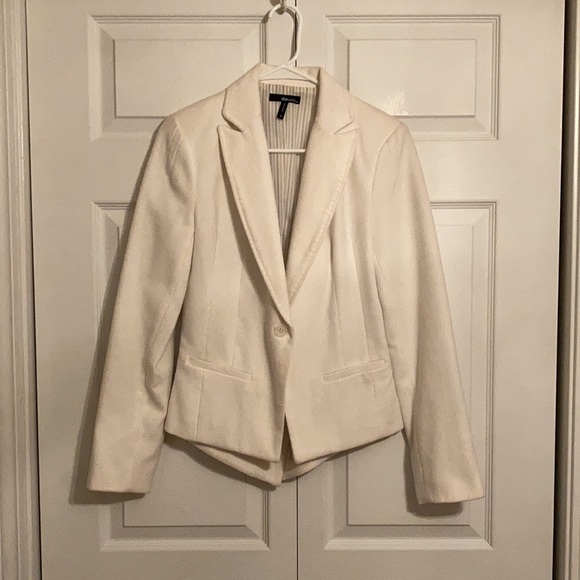 She Said… White Fitted Tuxedo-Like Suit Jacket - Picture 2 of 5